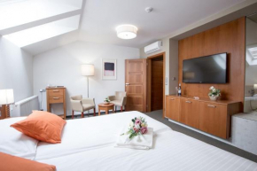 Отель Hotel Pod Věží  Стржибрнице
